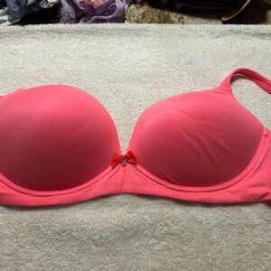 Victoria Secret No wire Salmon colored bra